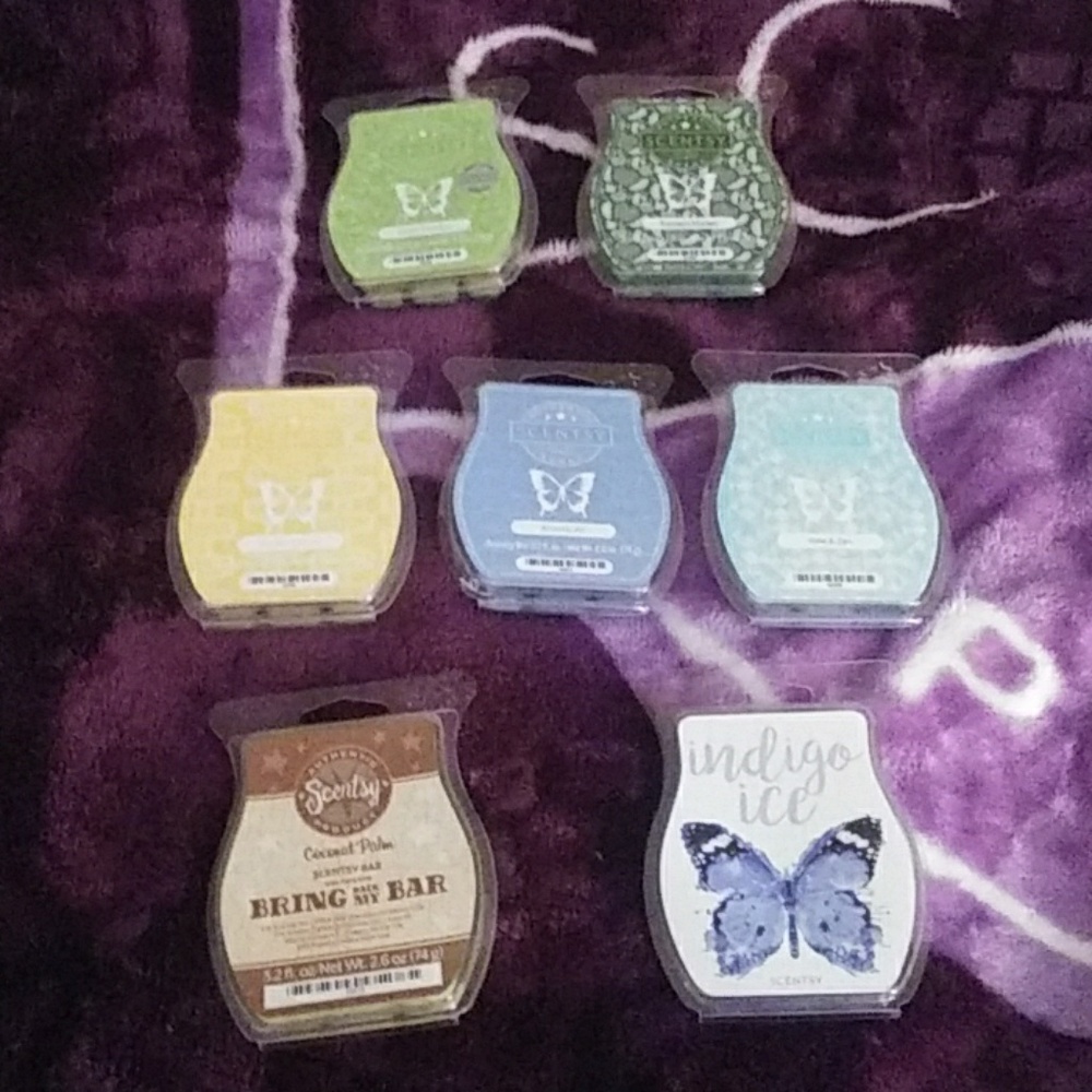 A bundle of Scentsy Bars.
